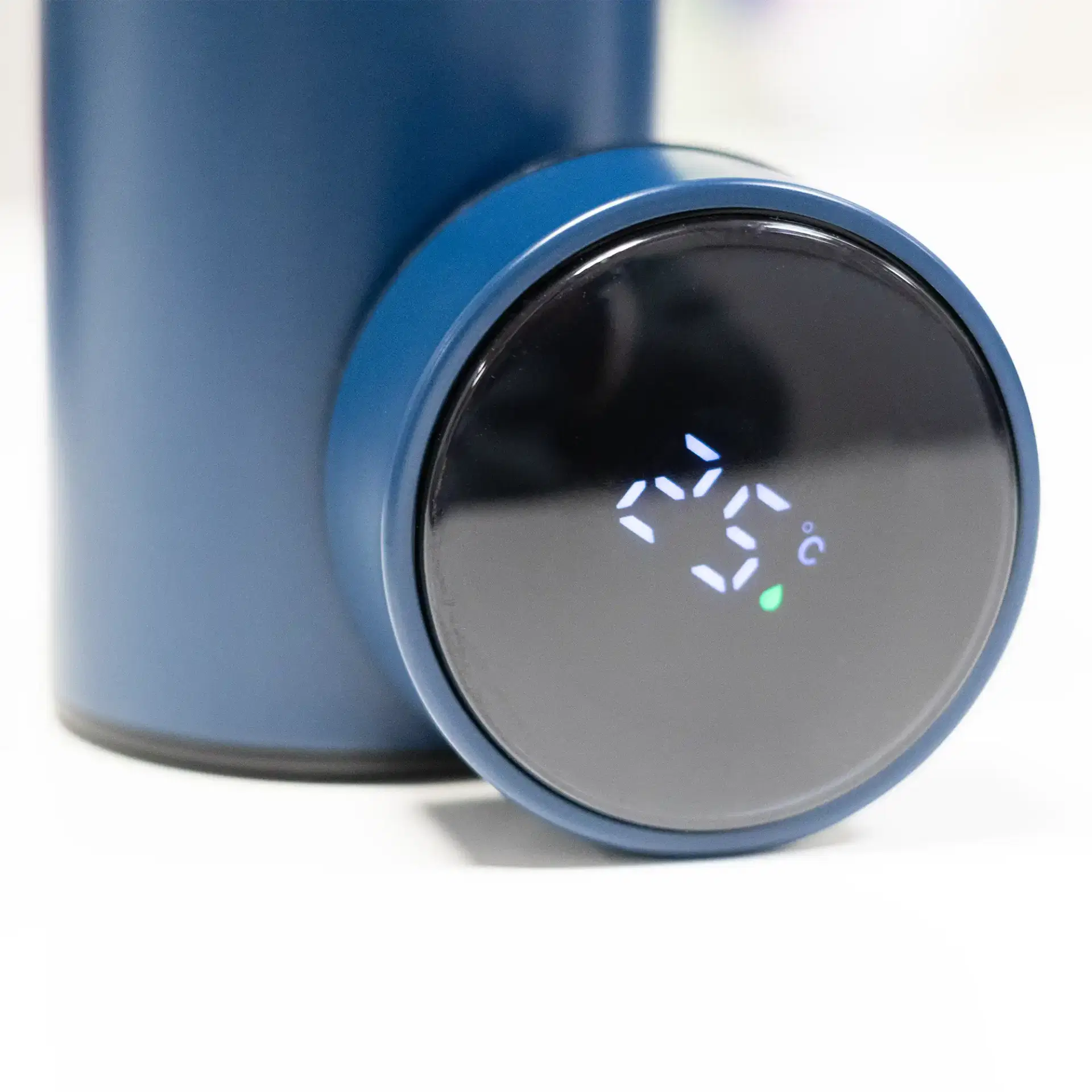 LumiTemp | 11537DBL Smart LED Temperature Display Bottle Blue - Image 3