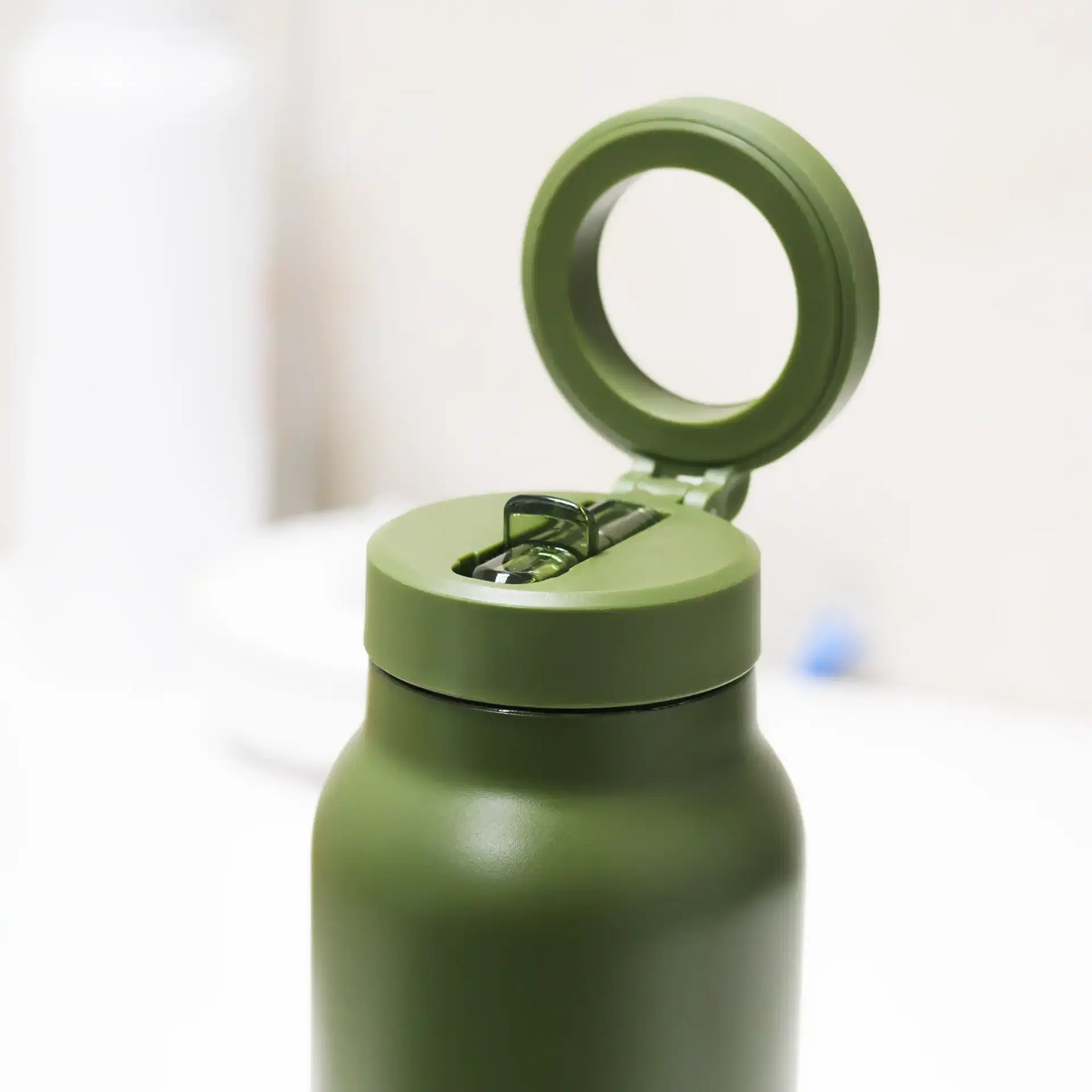 SPL+ | 11651GN Magnetic Compatible Insulated Water Bottle Green - Image 5